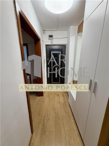 Apartament cu 4 camere decomandat, mobilat în Republicii