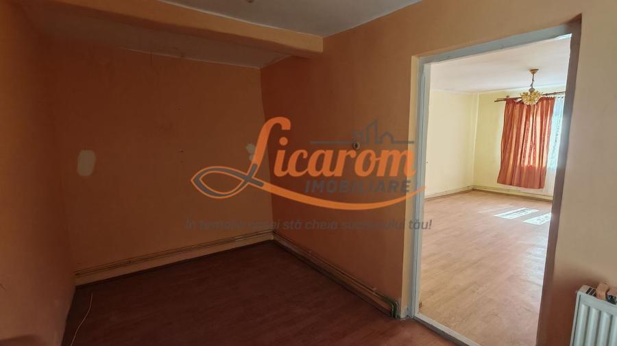 Casă individuală cu 3 camere cu Canalizare în Centrul Istoric