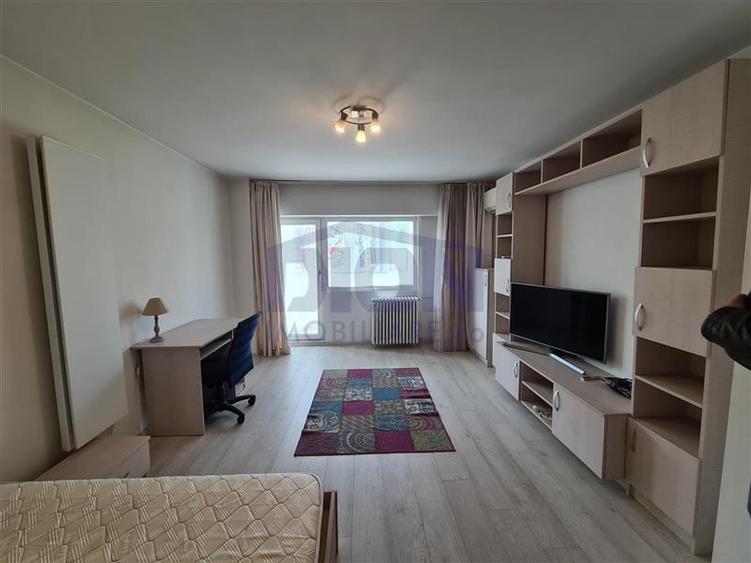 Garsonieră decomandată în Central
