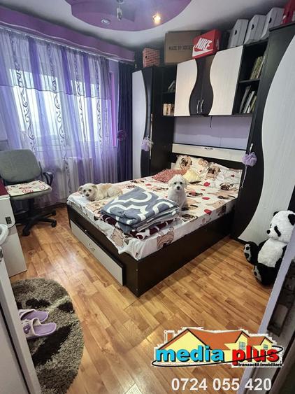Apartament cu 4 camere semidecomandat în Micro 38