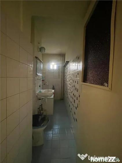 Apartament cu 4 camere semidecomandat în Soarelui