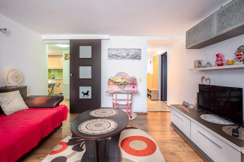 Apartament cu 3 camere decomandat, mobilat în Turcheș