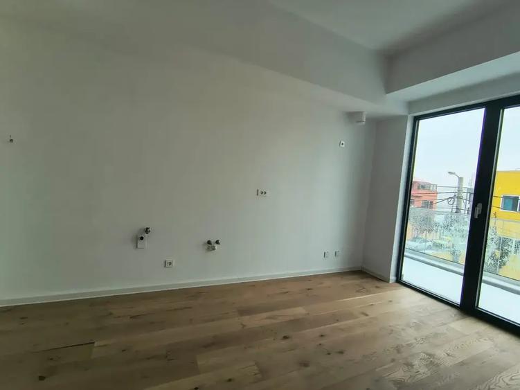Apartament cu 3 camere decomandat în Aviației