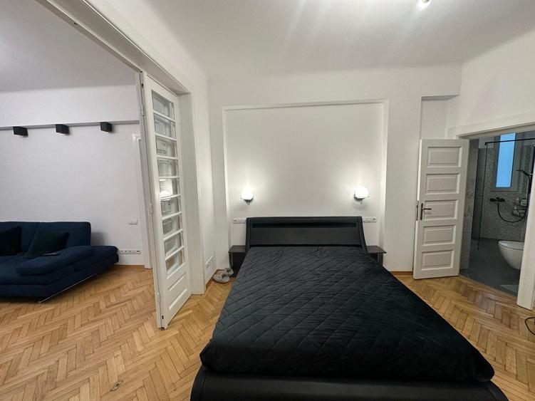 Apartament cu 3 camere semidecomandat în Unirii
