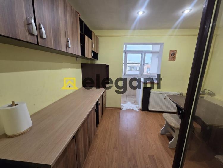 Apartament cu 3 camere decomandat, mobilat în Sărari