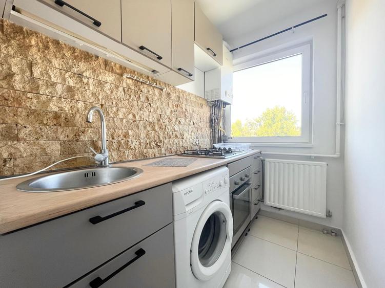 Apartament cu 2 camere semidecomandat, mobilat în Girocului