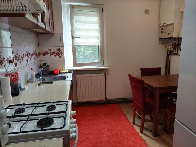 Apartament cu 2 camere semidecomandat în Podu Roș
