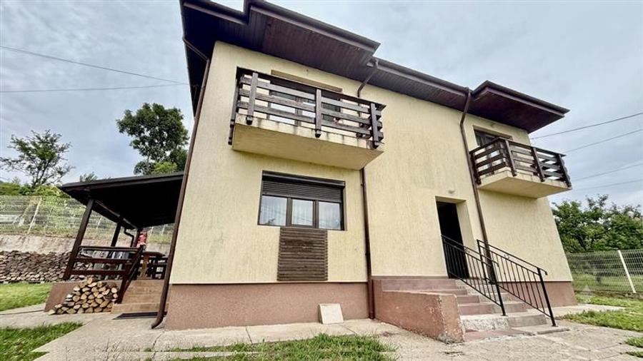 Duplex cu 3 camere cu Teren 473 Mp în Aroneanu