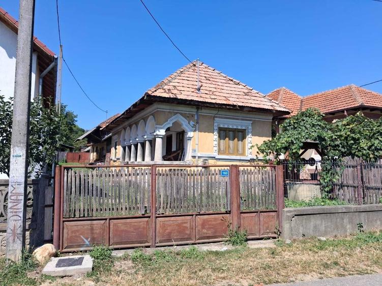 Casă cu 4 camere în Retevoiești