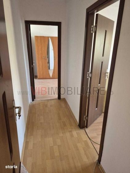 Apartament cu 3 camere semidecomandat în P-ța Doina