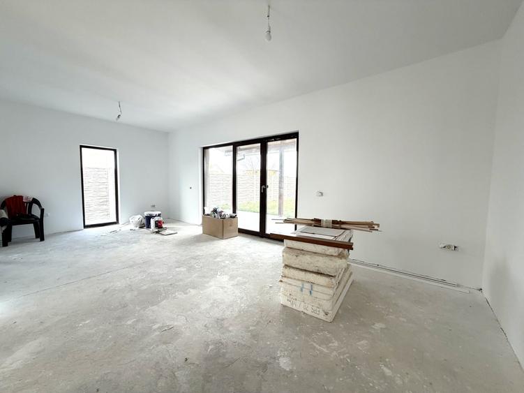 Duplex cu 5 camere cu Canalizare în Dumbrăvița