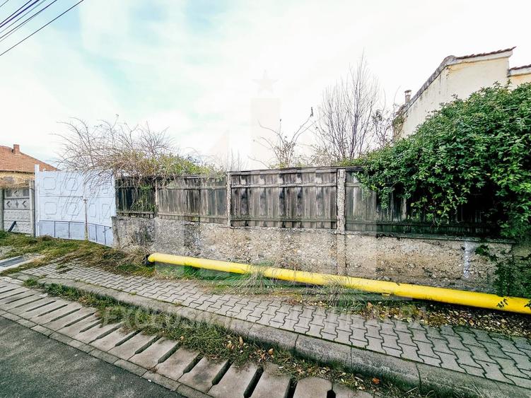 Teren Construcții intravilan de 700 mp, în Oarda