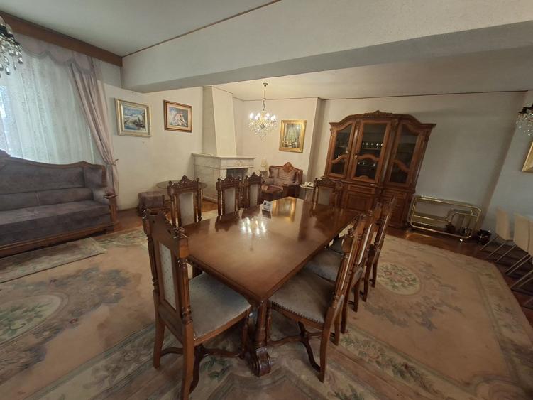 Apartament cu 4 camere decomandat în Ultracentral
