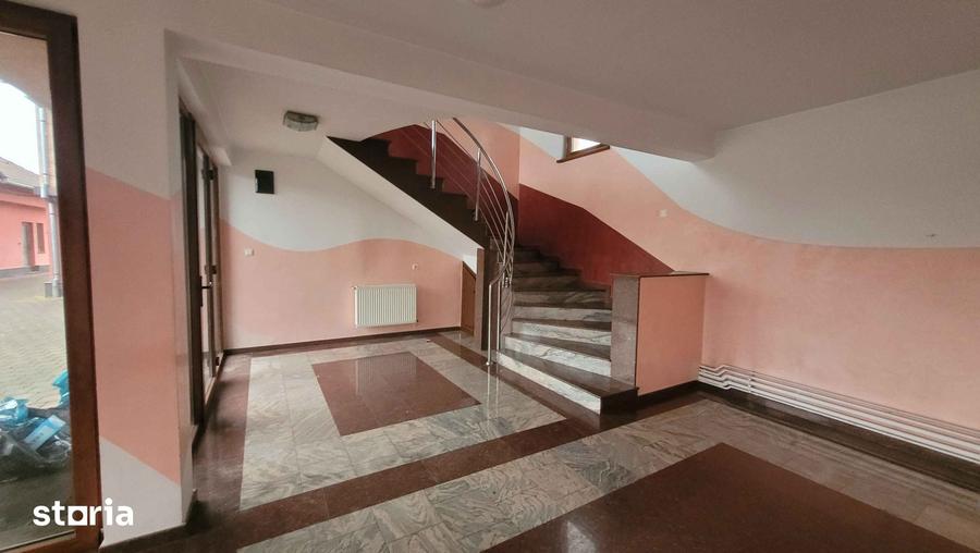 Casă cu Teren 2001 Mp în Central