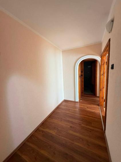 Apartament cu 3 camere , zona Rogerius - 4