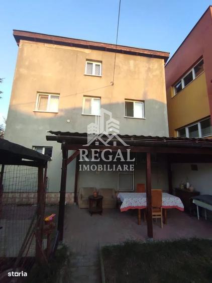 Casă individuală cu 4 camere cu Canalizare în Central