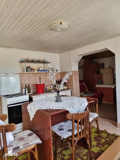 Casă cu 3 camere cu Teren 1850 Mp în Nicșeni