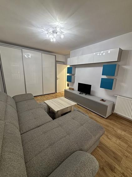 Apartament cu 2 camere decomandat în Tractorul