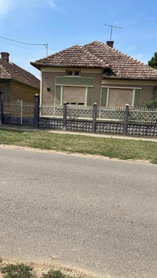 Casă individuală cu 4 camere cu Canalizare în Sanislău