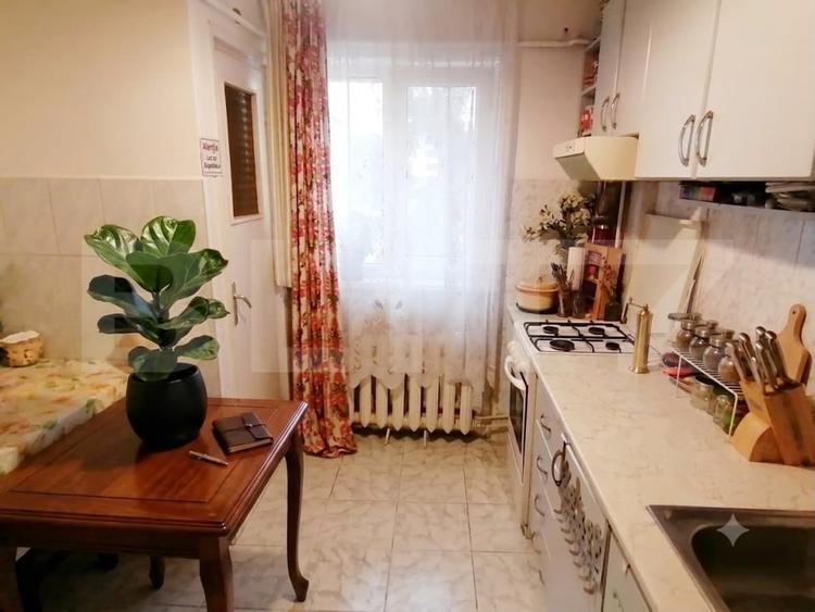 Apartament cu 4 camere decomandat în George Enescu