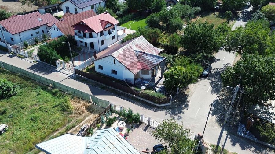 Casă individuală cu 4 camere cu Teren 608 Mp în Golești