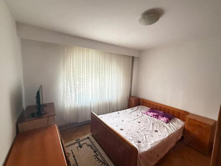 Apartament cu 2 camere decomandat în Polivalentă