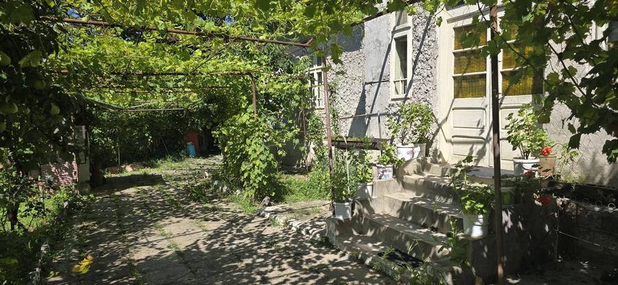 Casă cu 4 camere în Sărata