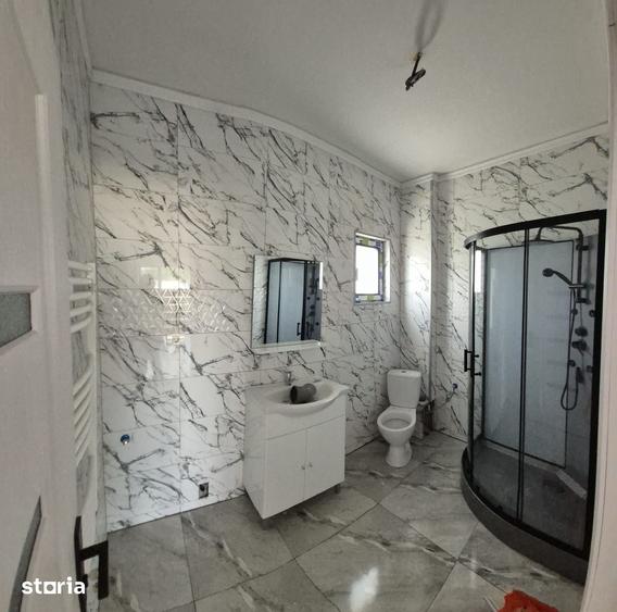 Casă cu 5 camere cu Teren 200 Mp în Lumina