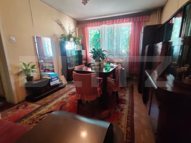 Apartament cu 3 camere semidecomandat, mobilat în Rogerius