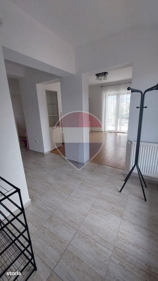 Apartament cu 2 camere decomandat în Tractorul