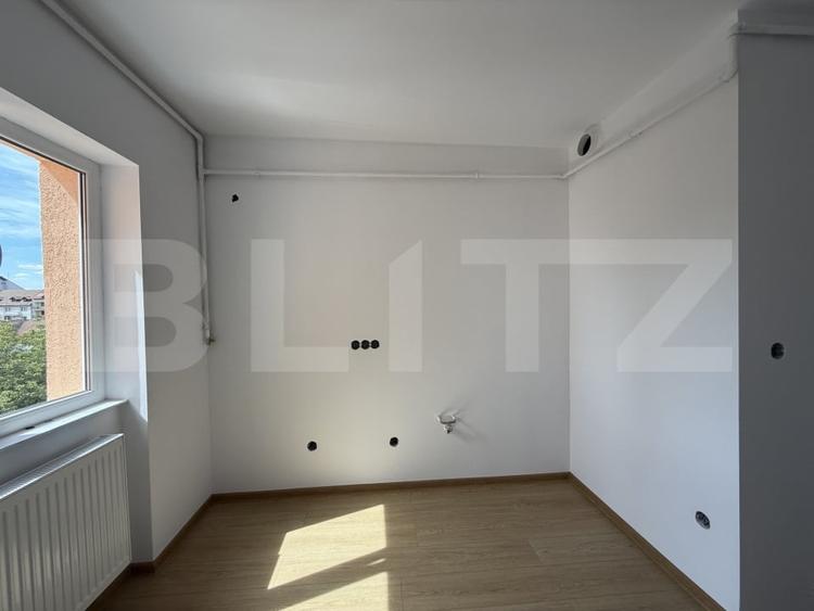 Apartament cu 4 camere decomandat în Semicentral