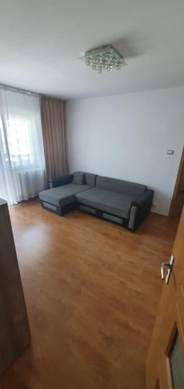 Apartament cu 2 camere semidecomandat în Craiovița Nouă