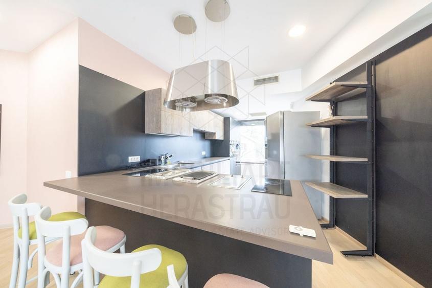 Apartament cu 6 camere decomandat, mobilat în Herăstrău