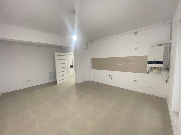 Apartament cu 3 camere semidecomandat în Central — fotografia 3