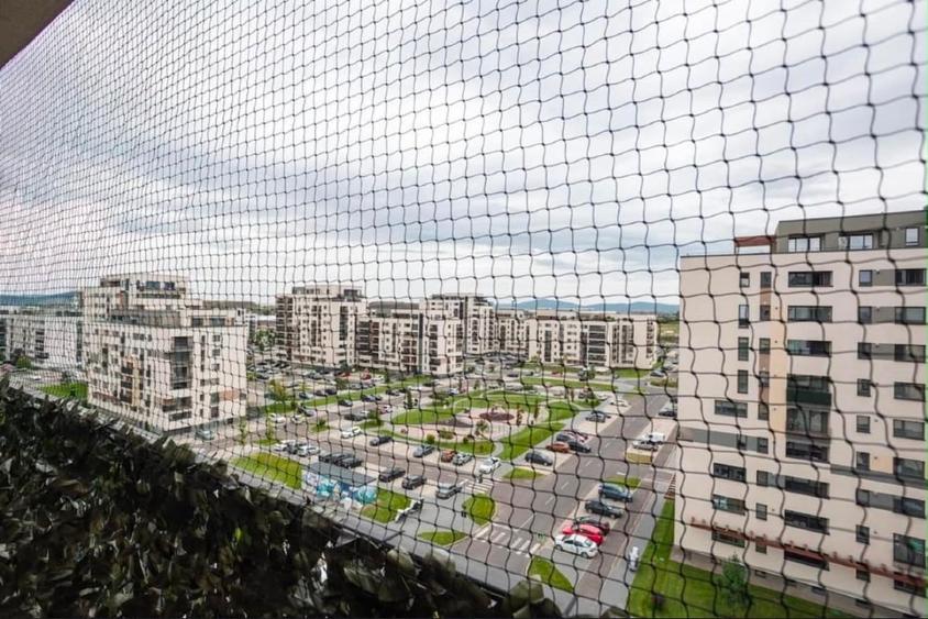 Apartament cu 2 camere semidecomandat, mobilat în Tractorul