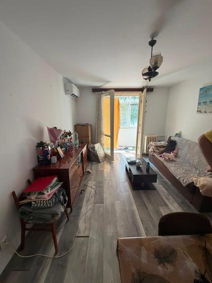Apartament cu 2 camere semidecomandat în Titan