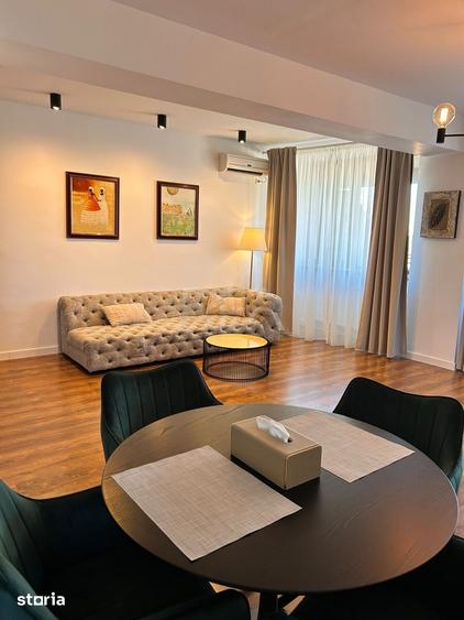 Apartament cu 3 camere semidecomandat în Parcul Carol