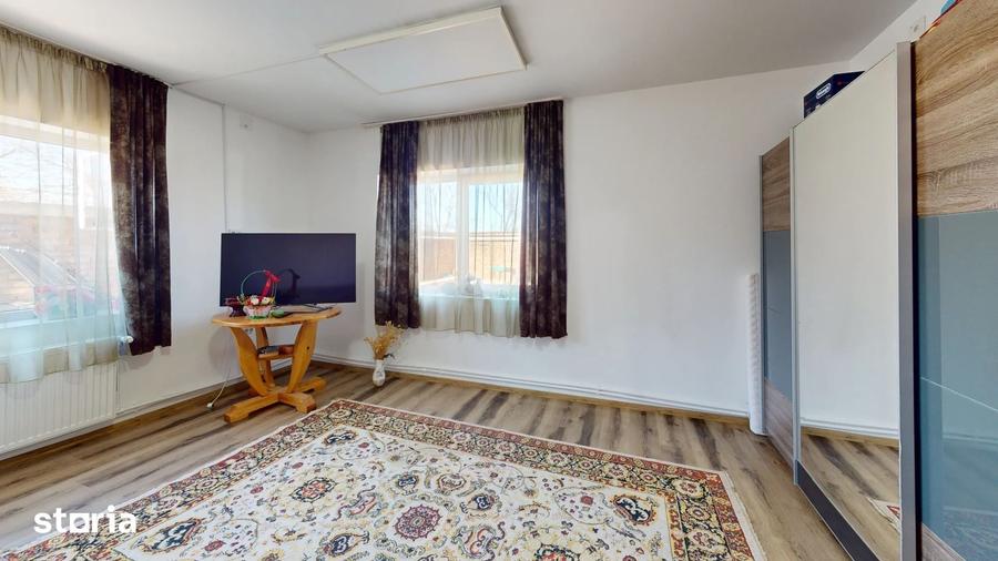 Casă cu 6 camere decomandat cu Teren 630 Mp în Hărman