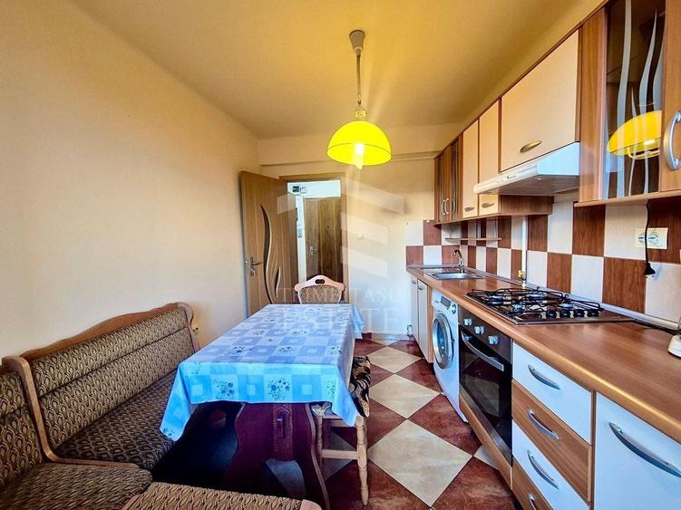 Apartament cu 3 camere semidecomandat în Complex Studențesc
