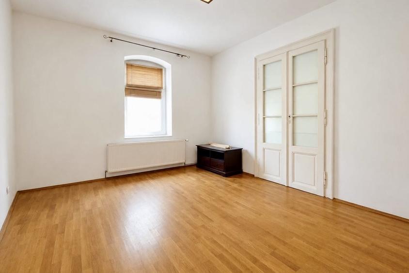 Apartament cu 4 camere, mobilat în Central