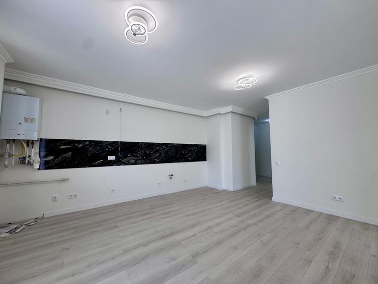 Apartament cu 3 camere semidecomandat în Florești
