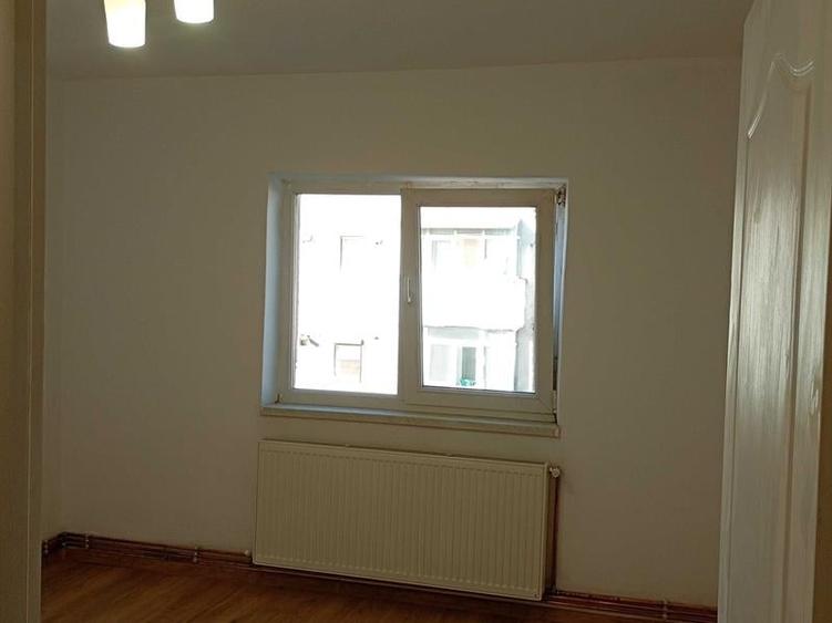 Apartament cu 2 camere decomandat în Craiovița Nouă