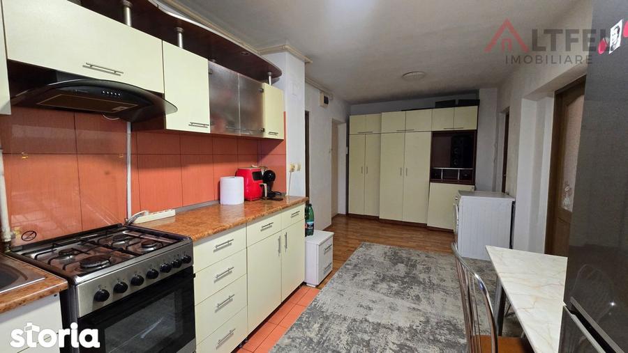 Apartament cu 2 camere decomandat, mobilat în Central