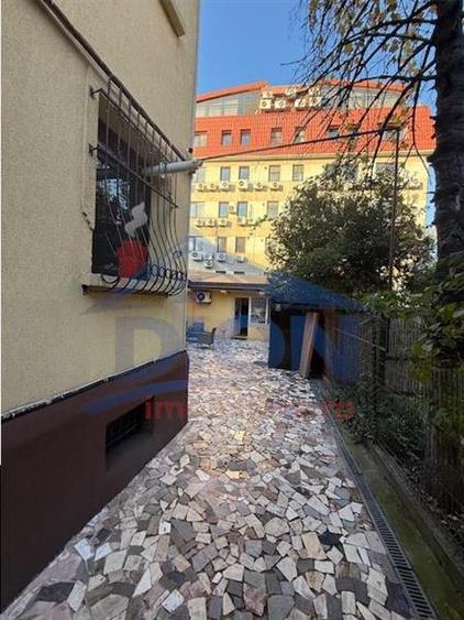 Casă individuală cu 20 camere cu Garaj în Cotroceni