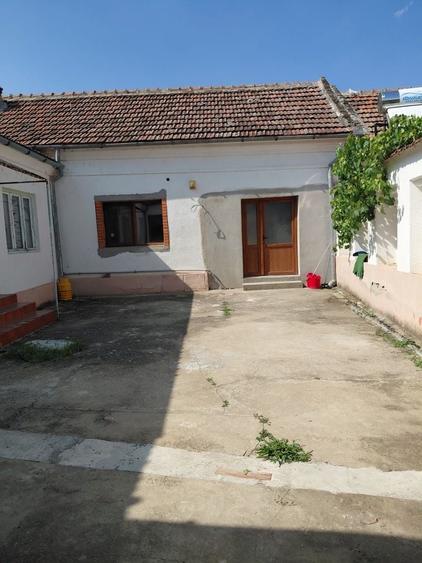 Vind casa cu 8 camere ,2 curti ,anexe, , mobilata - 3