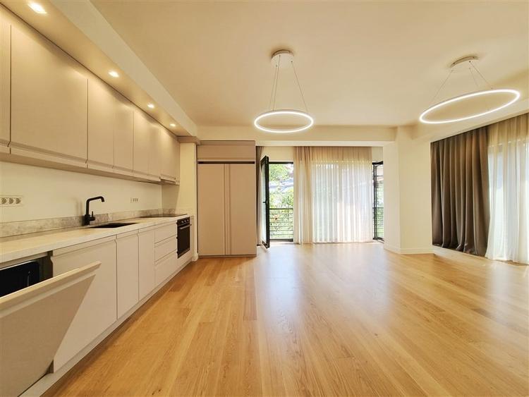 Apartament cu 2 camere decomandat în Grădina Icoanei