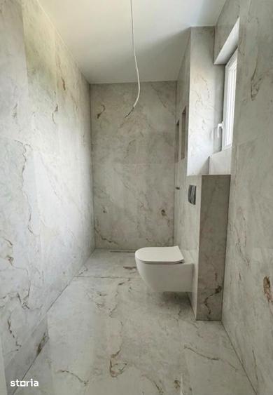 Casă cu 7 camere cu Teren 400 Mp în Domnești