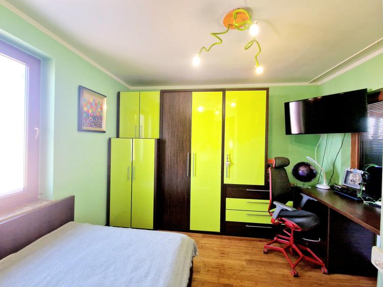 Penthouse cu 4 camere decomandat, mobilat în Inel II