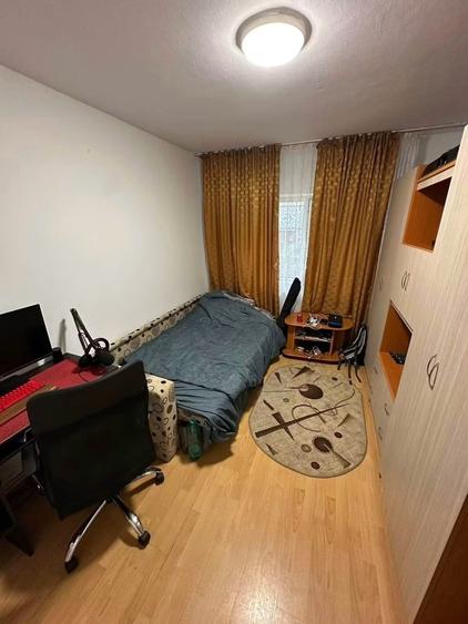 Apartament cu 3 camere decomandat în Exterior Vest