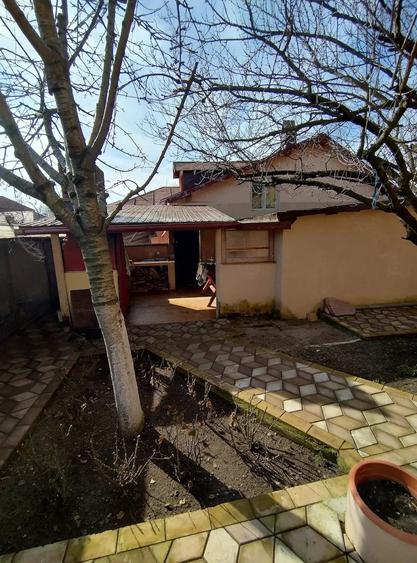 Casă cu 5 camere cu Teren 400 Mp în Roșiori de Vede